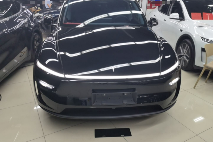 Tesla Model Y 2025 #3 Tesla Model Y 2025 car image #3
