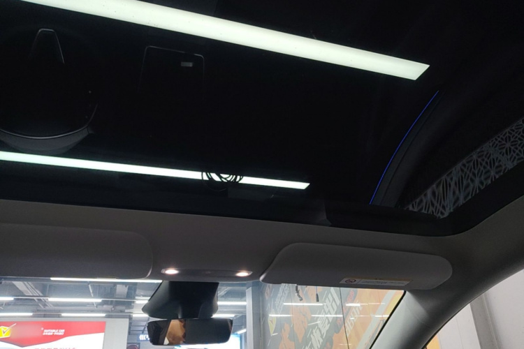 Tesla Model Y 2025 #18 Tesla Model Y 2025 car image #18