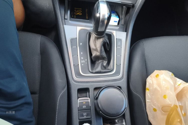 Volkswagen Golf 2015 car image #16