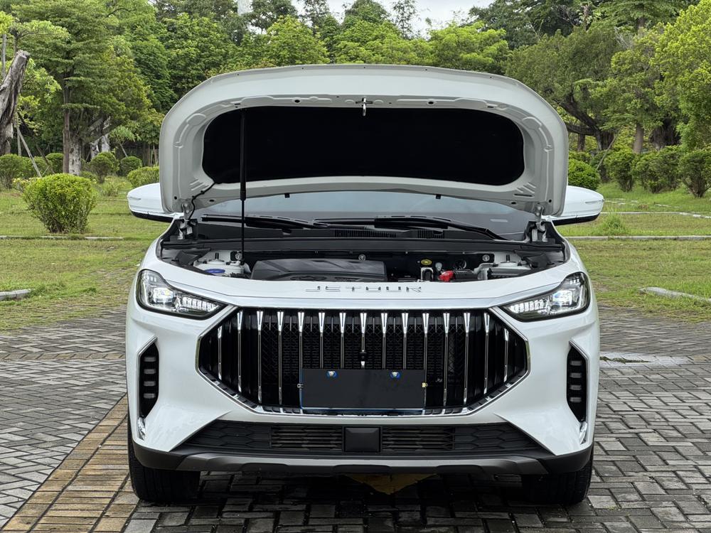 Jetour X70 PLUS 2023 car image #16