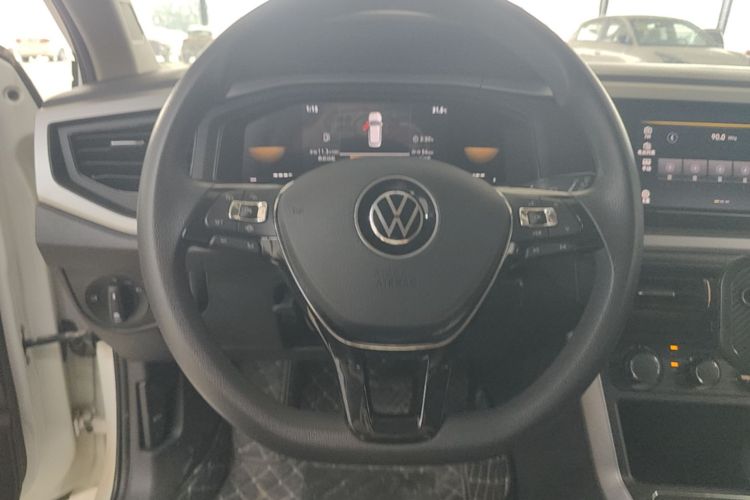 Volkswagen Polo 2023 car image #11