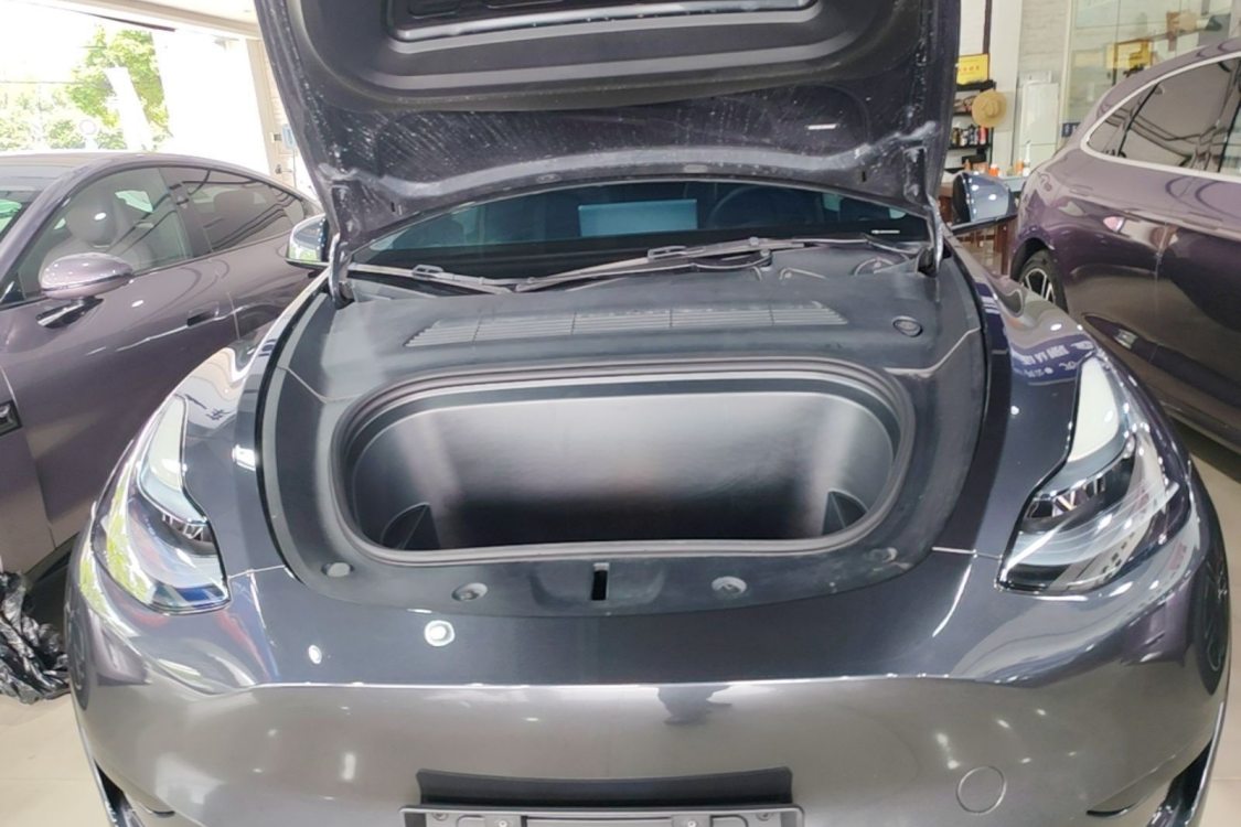 Tesla Model Y 2024 car image #11