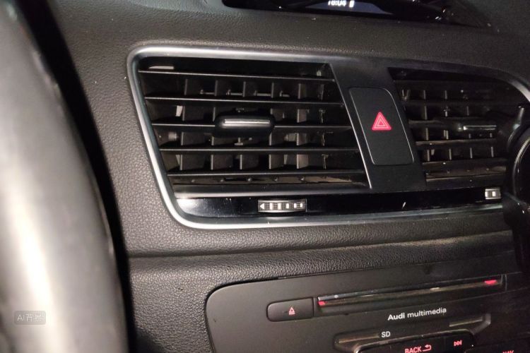 Audi Q3 2019 car image #15