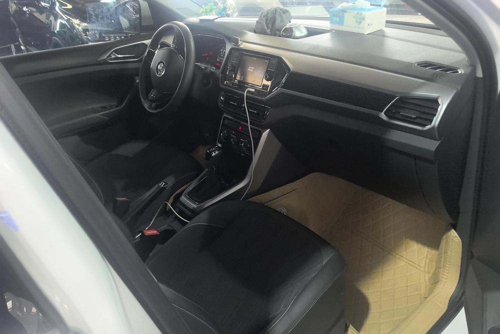 Volkswagen T-Cross 2021 car image #9