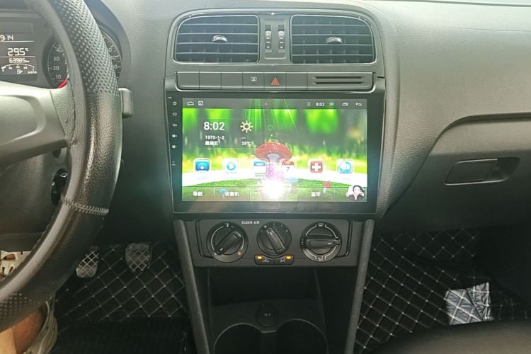 Volkswagen Polo 2016 car image #13