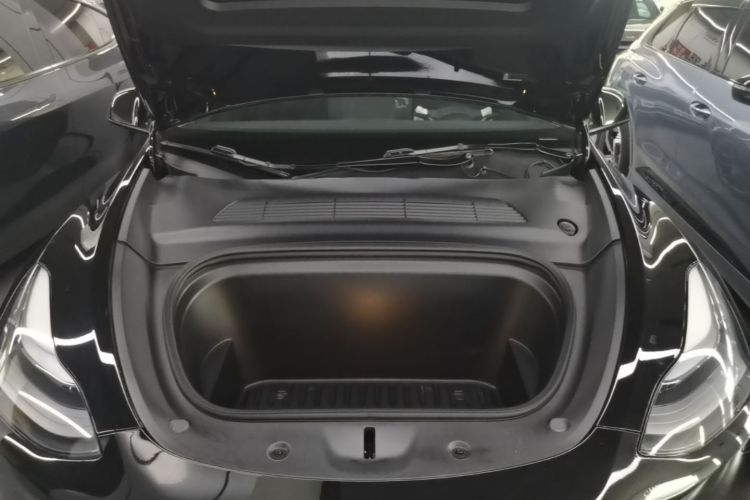 Tesla Model Y 2022 car image #20