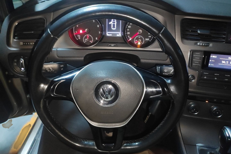 Volkswagen Golf 2016 car image #11