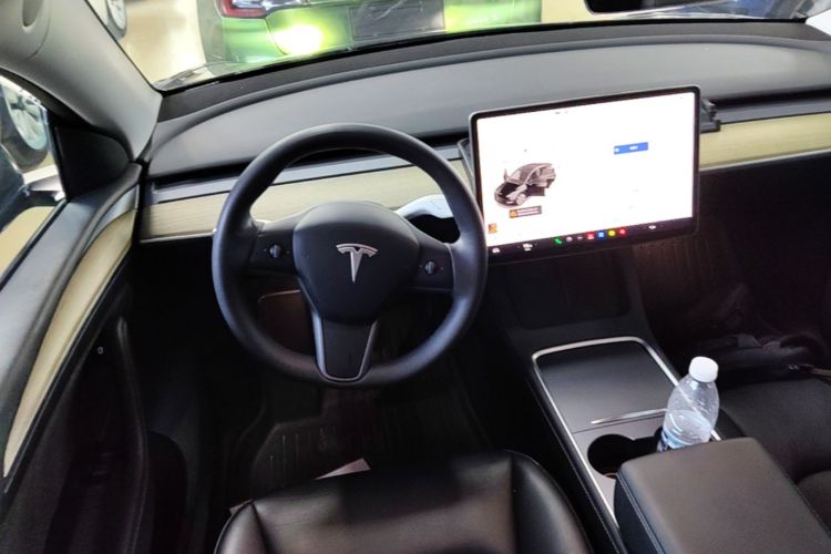 Tesla Model Y 2023 #11 Tesla Model Y 2023 car image #11