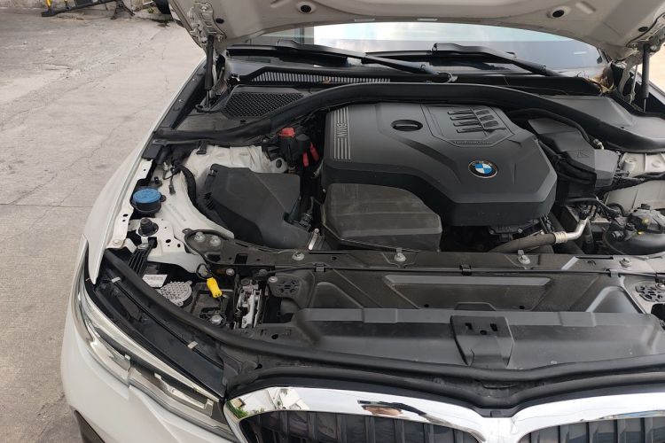 BMW 3 Series 2021 car image #24