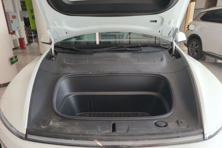 Tesla Model Y 2025 #20 Tesla Model Y 2025 car image #20