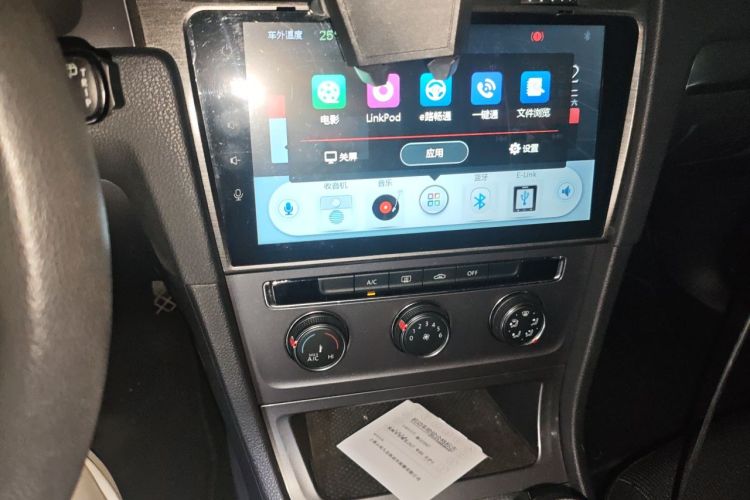 Volkswagen Golf 2015 car image #13