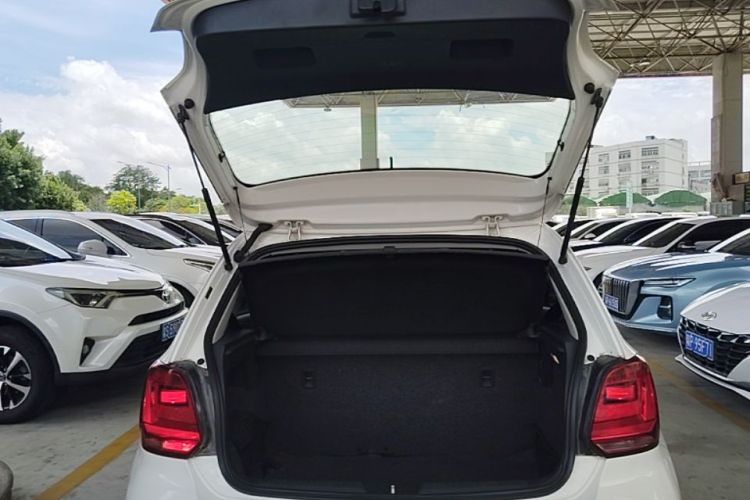 Volkswagen Polo 2016 car image #19