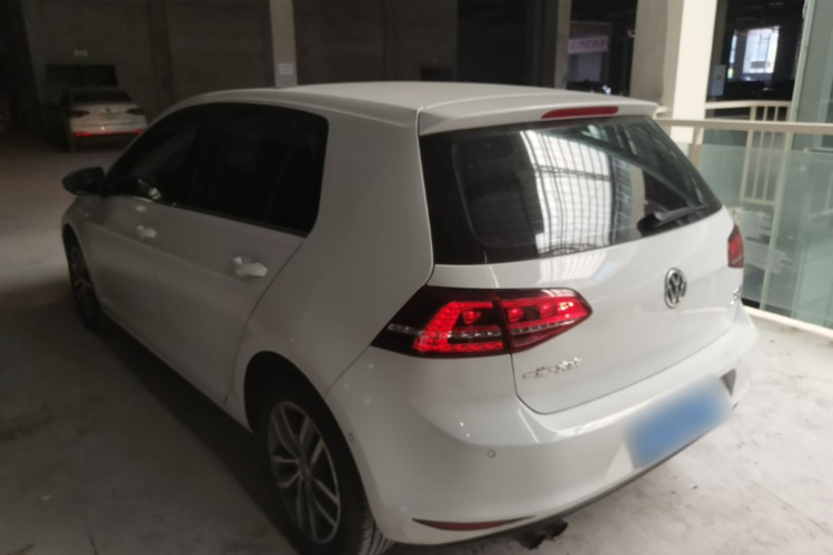 Volkswagen Golf 2017 car image #5