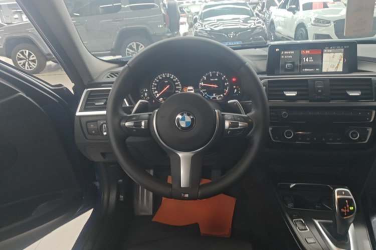 BMW 3 Series 2018 car image #11