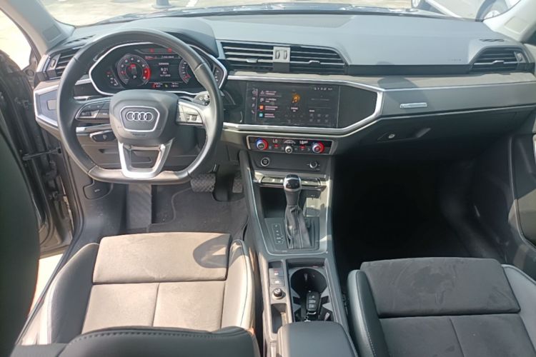 Audi Q3 2022 car image #10