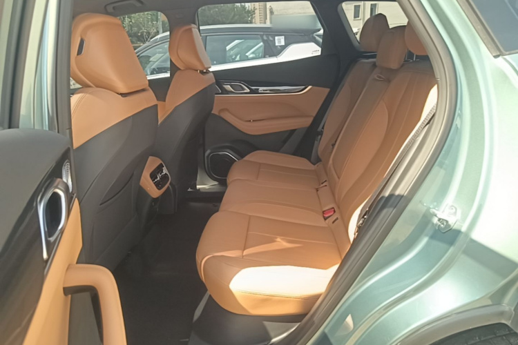 GEELY Boyue L 2026 car image #17