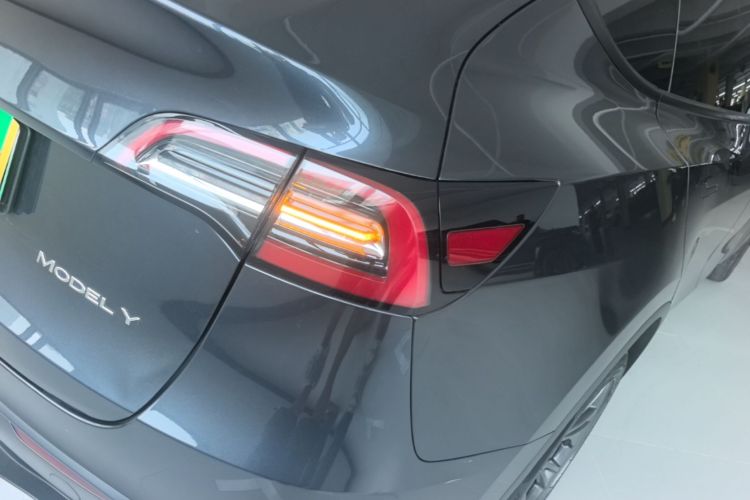 Tesla Model Y 2024 car image #8