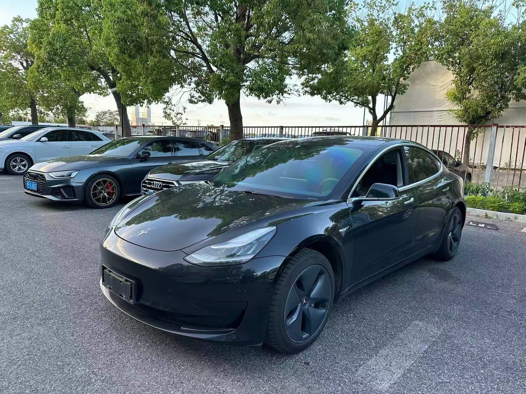 Tesla Model 3 2020 car image 