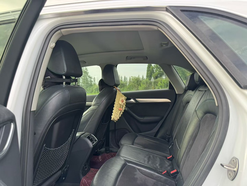 Audi Q3 2017 car image #7