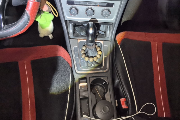 Volkswagen Golf 2014 car image #18