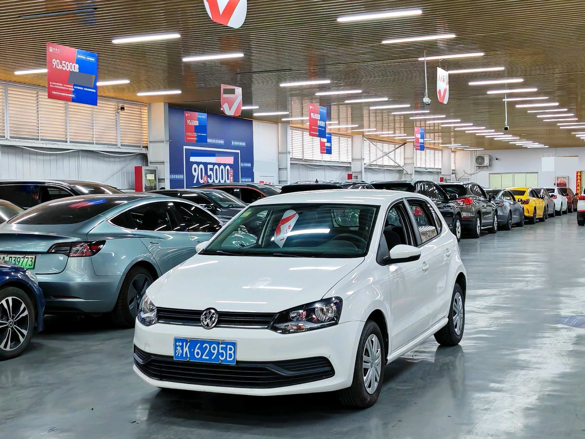 Volkswagen Polo 2015 car image 