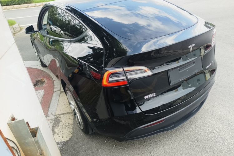 Tesla Model Y 2021 car image #7