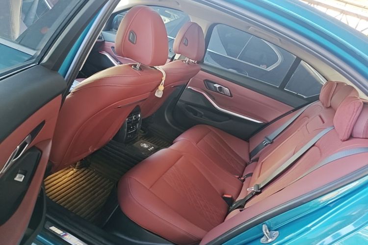 BMW 3 Series 2023 car image #17