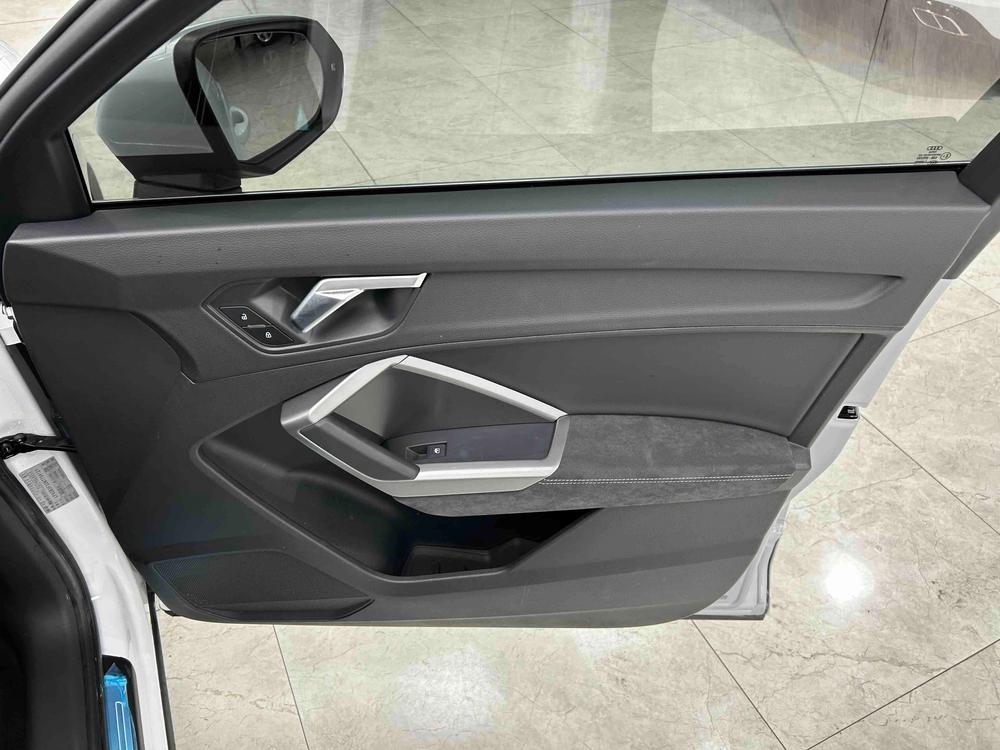 Audi Q3 2022 car image #12