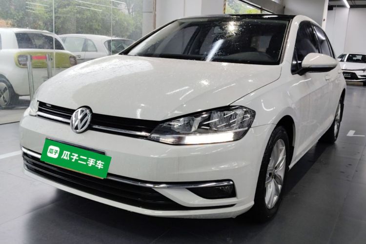 Volkswagen Golf 2018 car image #2