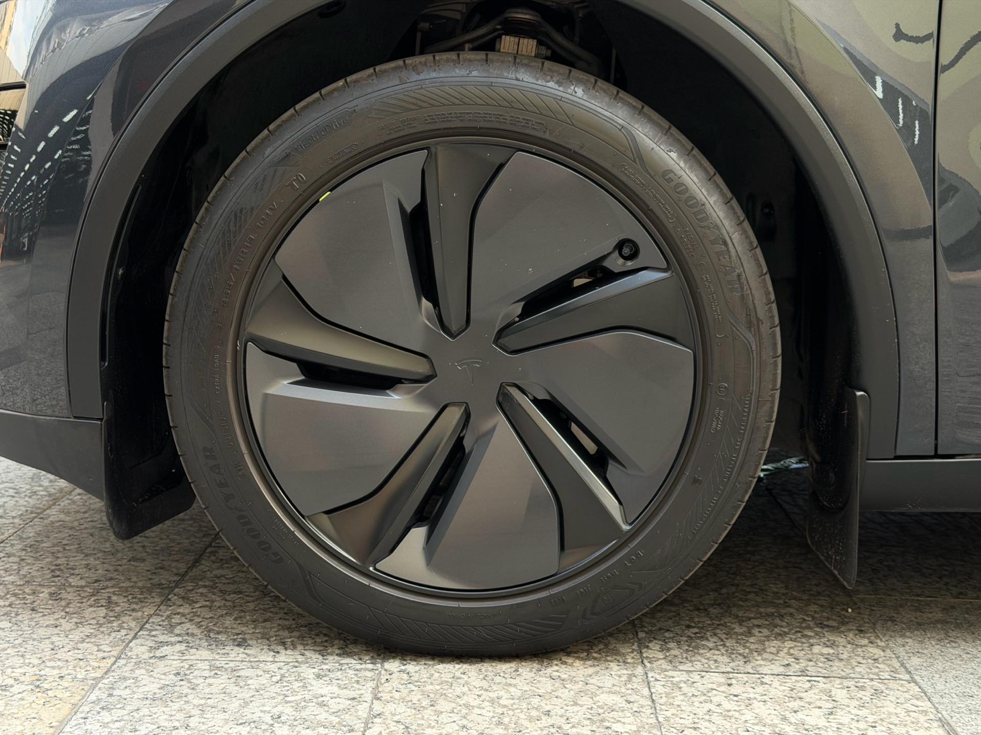 特斯拉 Model Y 2025 汽车图片 #16