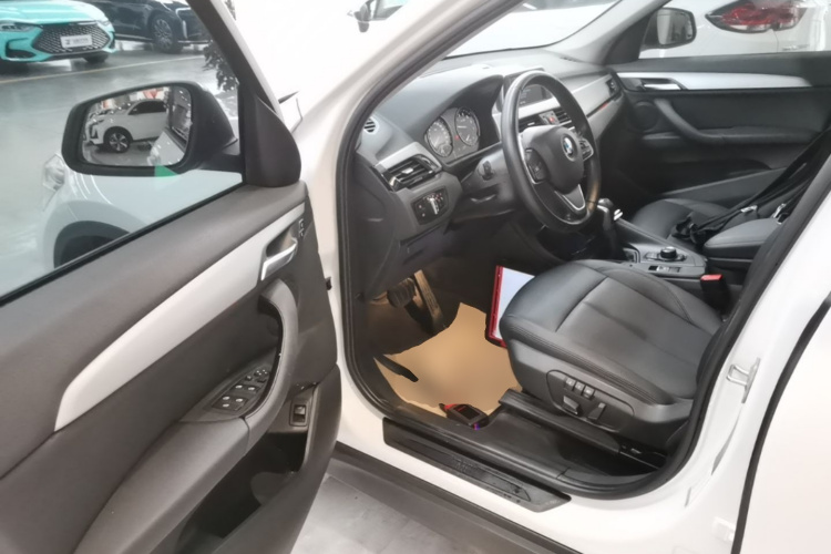 BMW X1 2019 car image #16