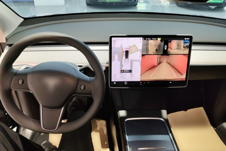 Tesla Model Y 2025 immagine di auto #11