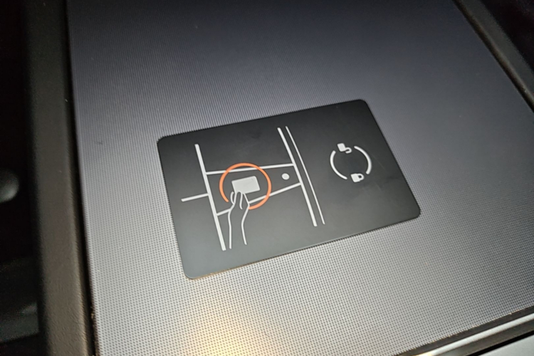 Tesla Model Y 2023 car image #14