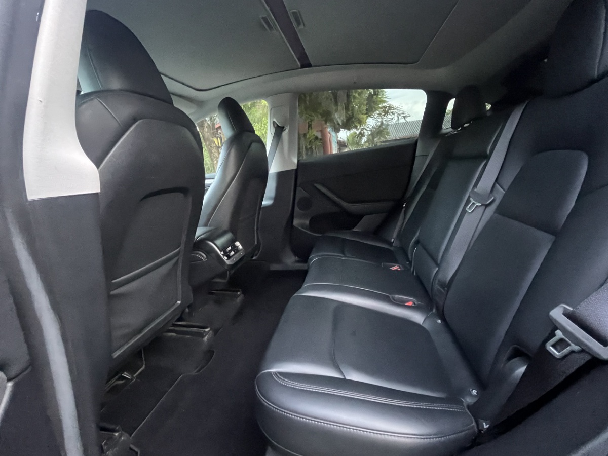 Tesla Model Y 2023 car image #5