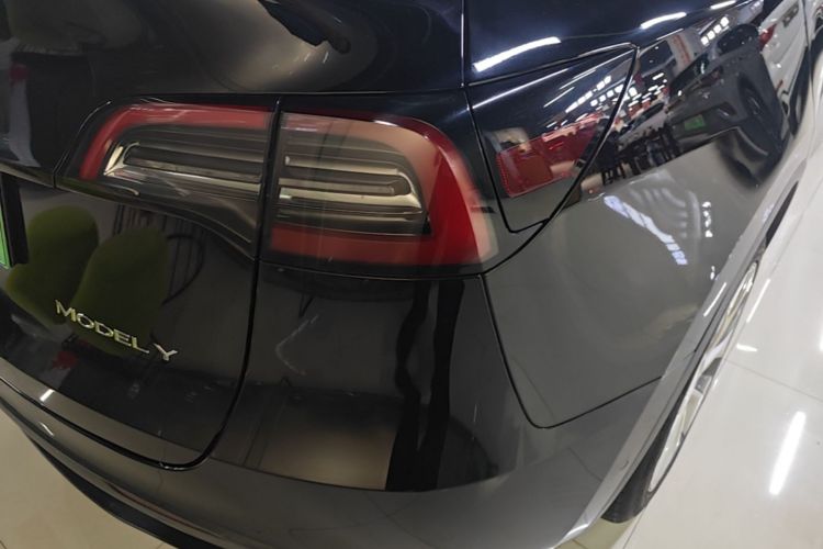 Tesla Model Y 2021 immagine di auto #8