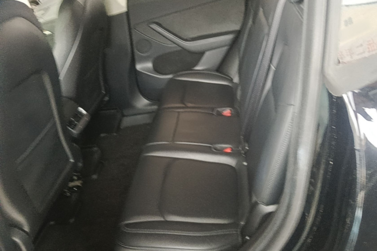 Tesla Model Y 2022 car image #17