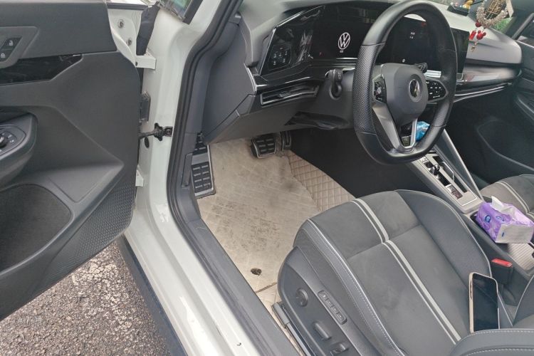 Volkswagen Golf 2021 car image #18