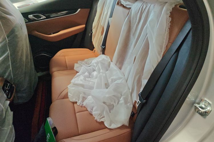 GEELY Boyue L 2026 image de voiture #17