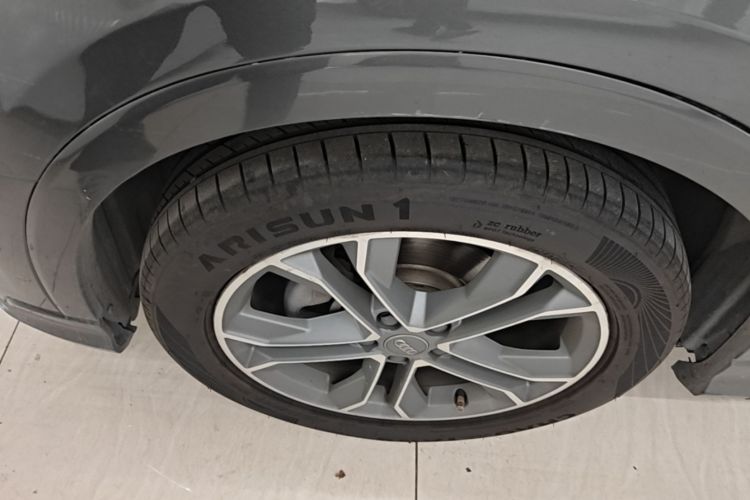 Audi Q3 2020 car image #9