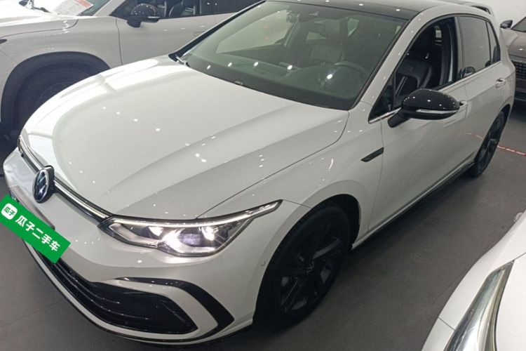 Volkswagen Golf 2021 car image #2