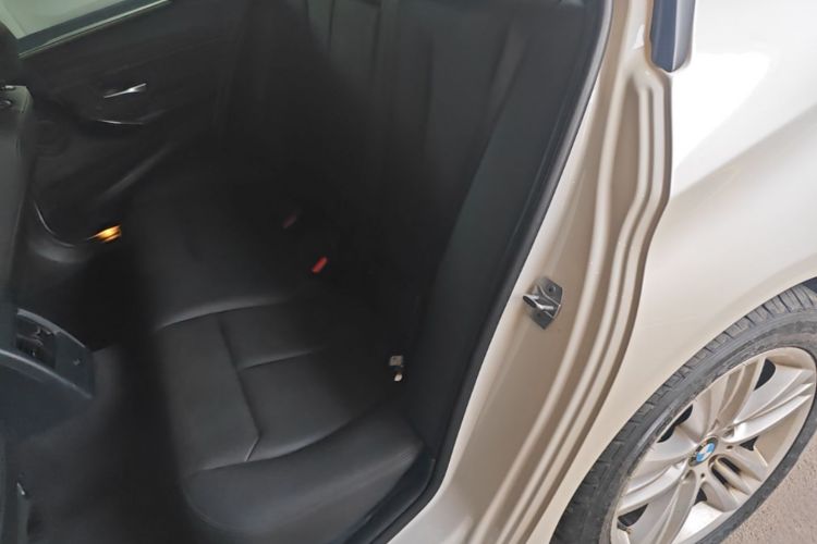 BMW 3 Series 2017 #13 BMW 3 Series 2017 car image #13