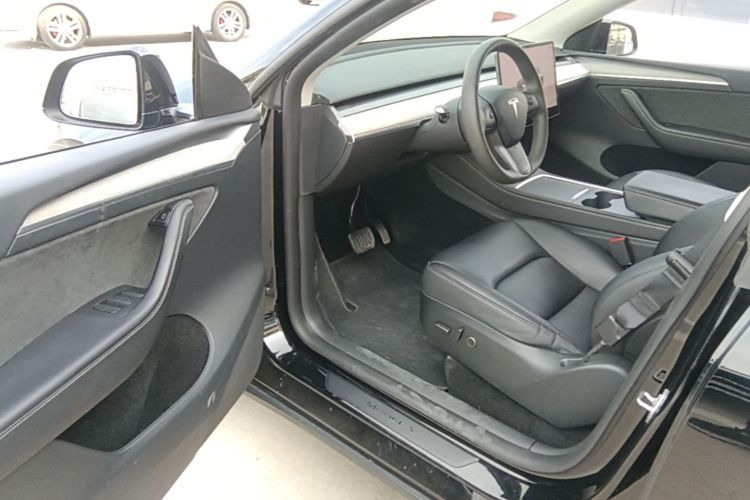 Tesla Model Y 2023 #12 Tesla Model Y 2023 car image #12