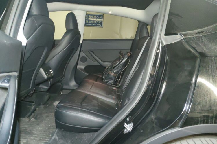 Tesla Model Y 2023 immagine di auto #10
