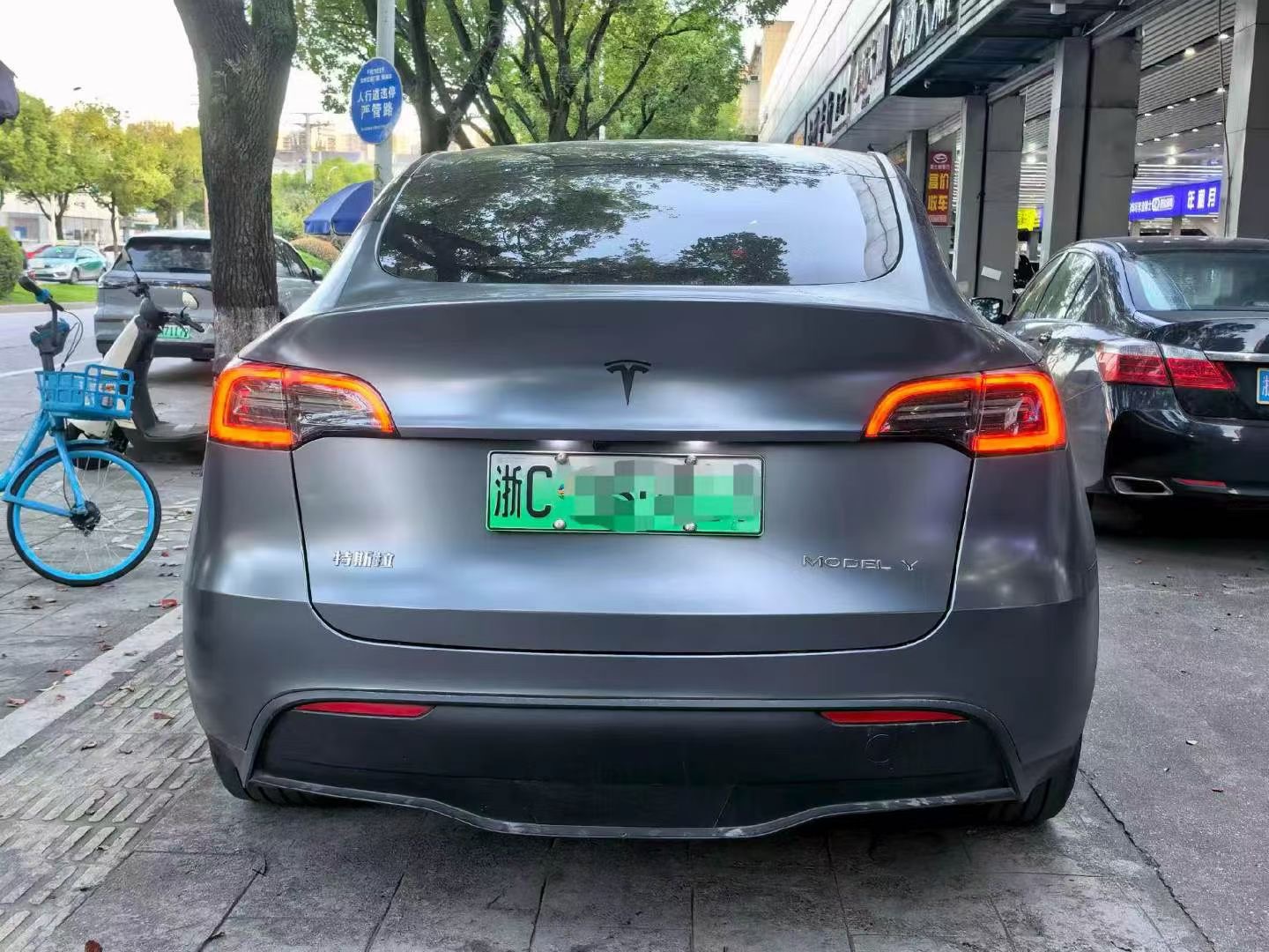 Tesla Model Y 2024 #4 Tesla Model Y 2024 car image #4