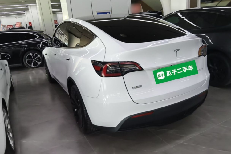 Tesla Model Y 2023 car image #5