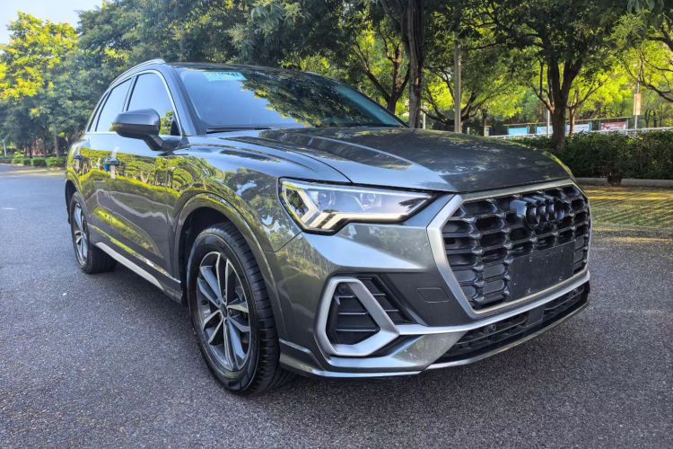 Audi Q3 2023 car image #5