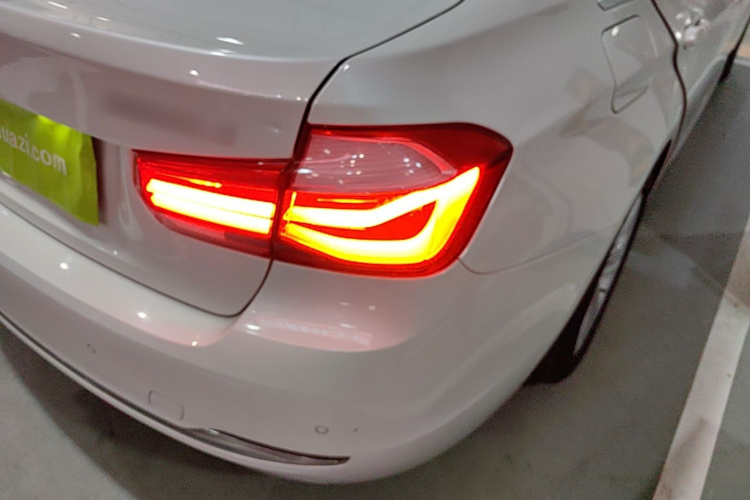 BMW 3 Series 2017 #8 BMW 3 Series 2017 car image #8