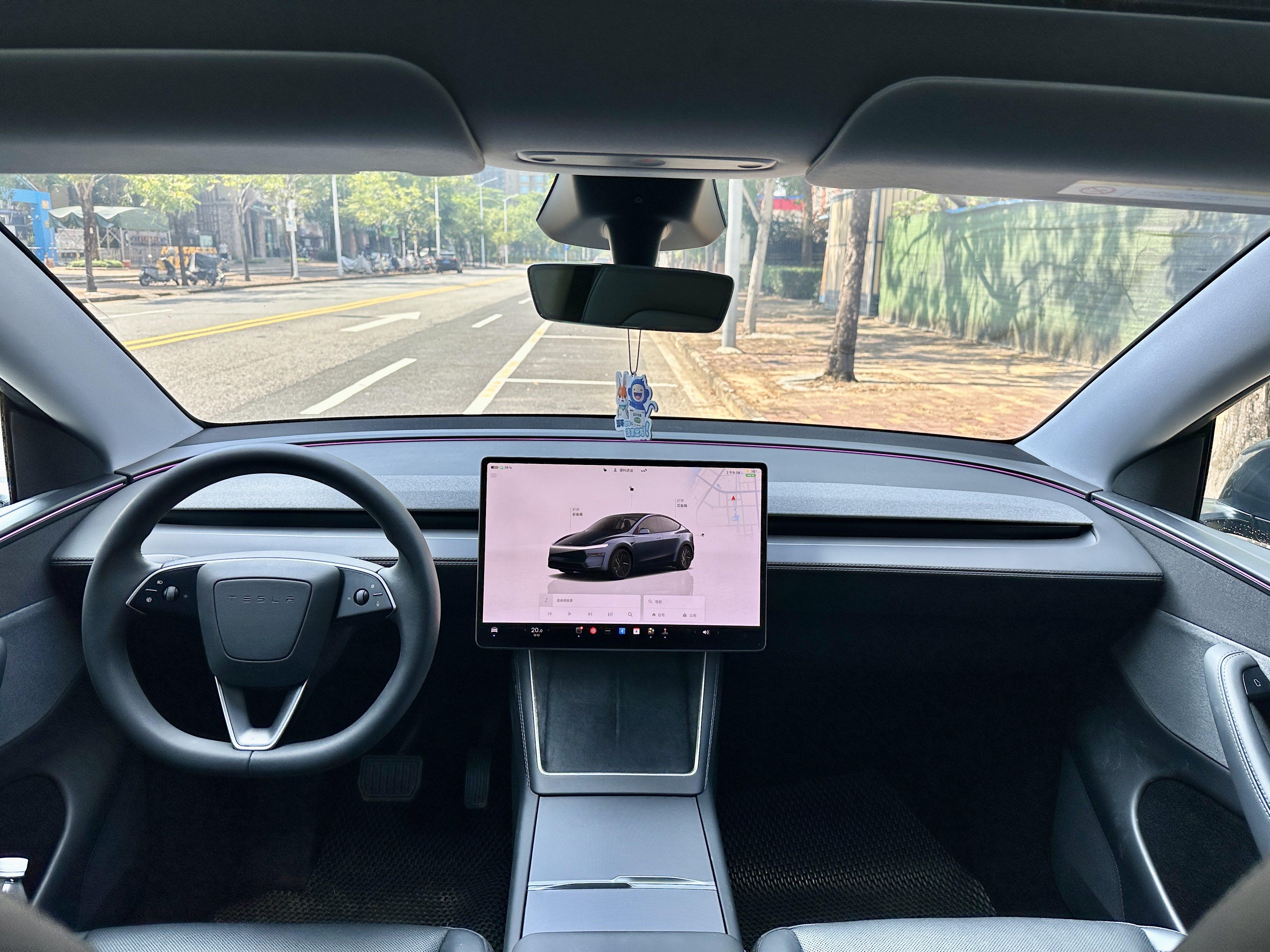 Tesla Model Y 2025 #5 Tesla Model Y 2025 car image #5