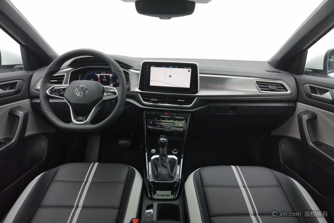 Volkswagen T-Roc 2025 car image #12