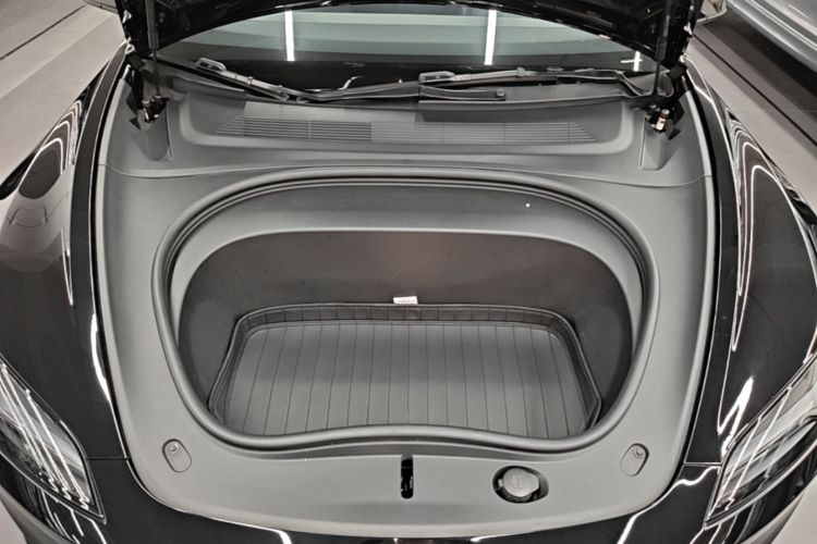 Tesla Model 3 2023 car image #20